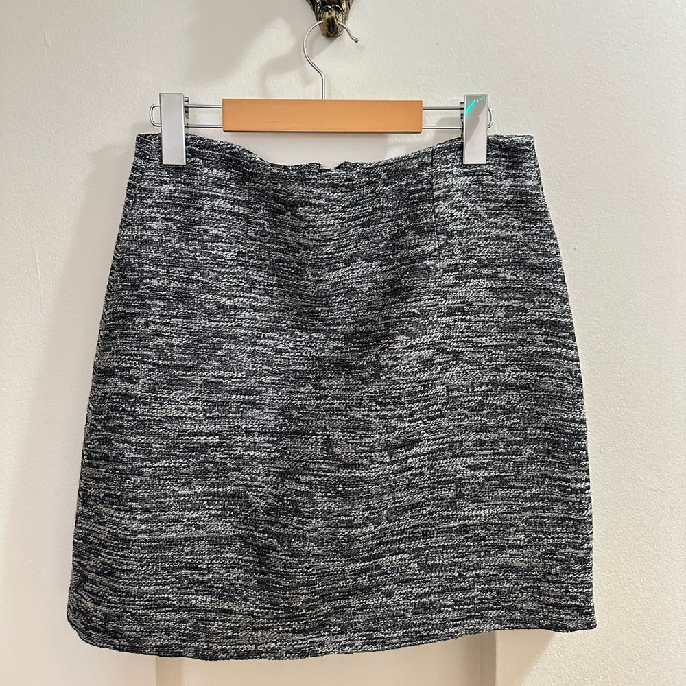 3/50$Chic Black and Gray Mini Skirt
